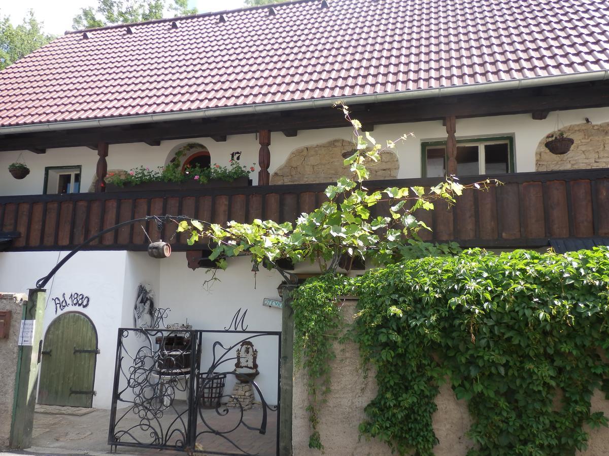 Rodinne Vinarstvi Mikulenkovi Country house *