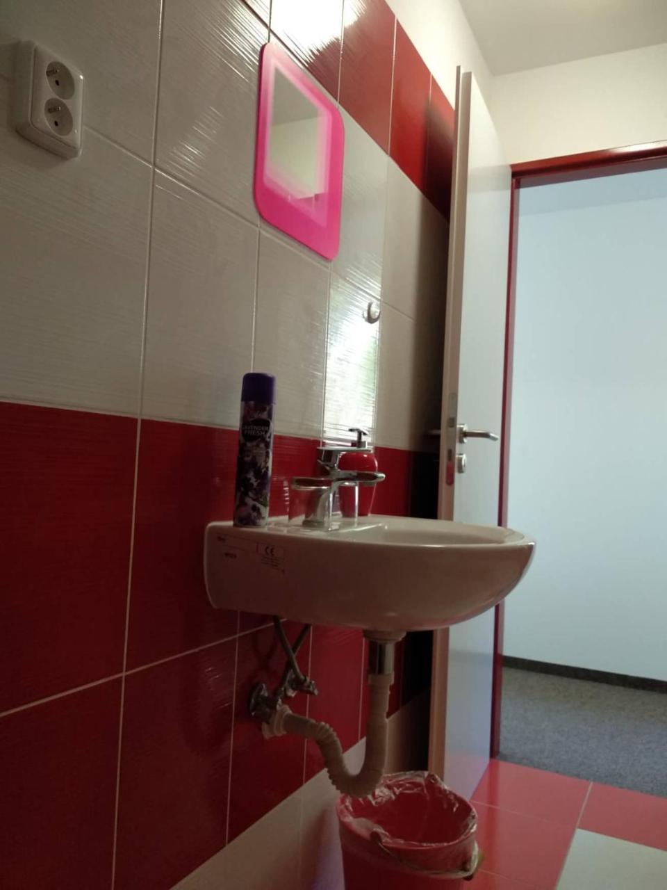 Rodinne Vinarstvi Mikulenkovi * Velke Zernoseky